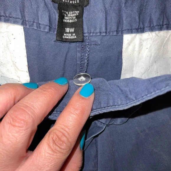 Bundle of 5 Bermuda style woman size 18 ( 4 preowned & 1 NWT) - Picture 9 of 16